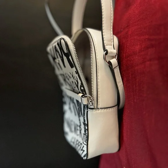 DKNY Phone Crossbody Bag Purse Small  Pockets Faux Leather Graffiti New York - Picture 3 of 7